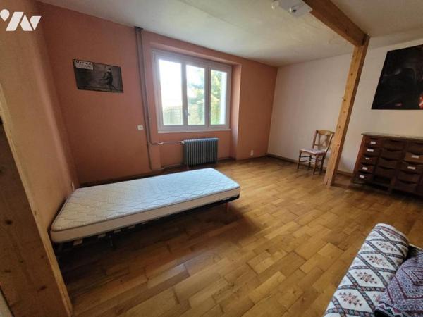 BRIELLES - Bourg - Maison avec dépendances et terrain