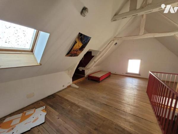 BRIELLES - Bourg - Maison avec dépendances et terrain