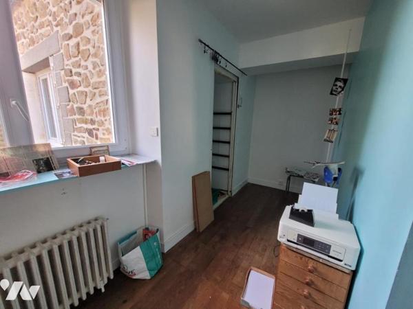 BRIELLES - Bourg - Maison avec dépendances et terrain