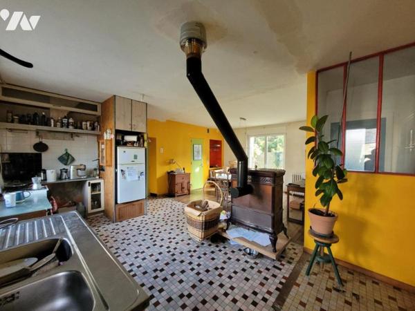 BRIELLES - Bourg - Maison avec dépendances et terrain