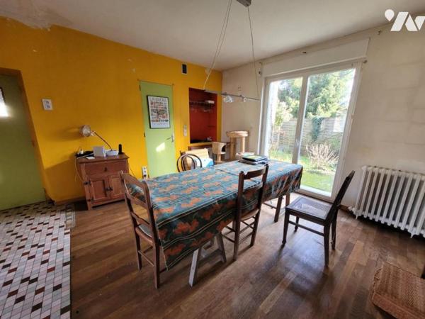 BRIELLES - Bourg - Maison avec dépendances et terrain