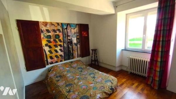 BRIELLES - Bourg - Maison avec dépendances et terrain