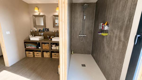 Villa contemporaine T6 avec piscine à moins de 10 minutes de CAHORS
