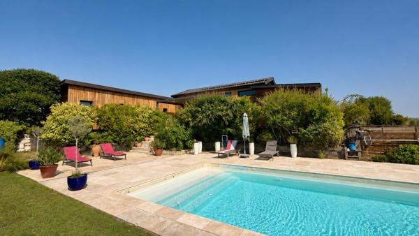 Villa contemporaine T6 avec piscine à moins de 10 minutes de CAHORS