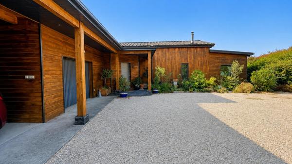 Villa contemporaine T6 avec piscine à moins de 10 minutes de CAHORS