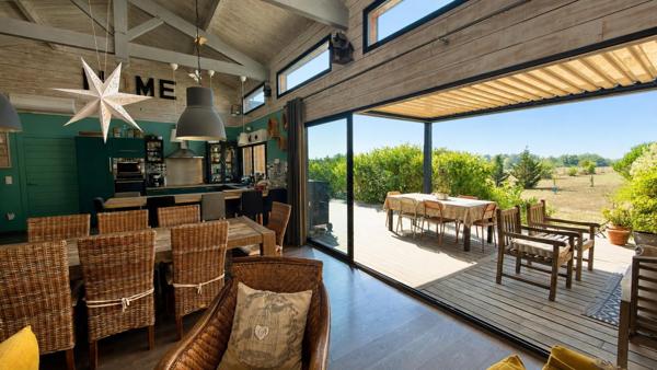 Villa contemporaine T6 avec piscine à moins de 10 minutes de CAHORS