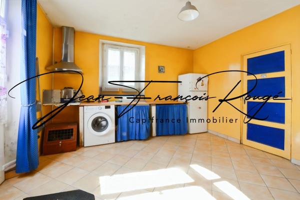 Saint-Germain d'elle, maison à finir de rénover avec trois chambres, dépendances et 2 hectares de terrain !!!