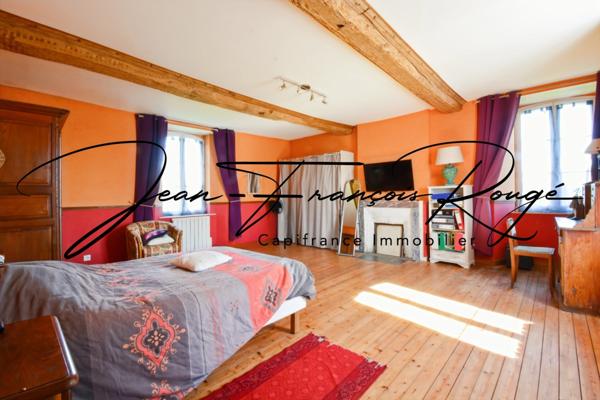 Saint-Germain d'elle, maison à finir de rénover avec trois chambres, dépendances et 2 hectares de terrain !!!