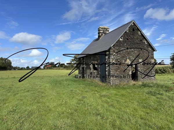 Saint-Germain d'elle, maison à finir de rénover avec trois chambres, dépendances et 2 hectares de terrain !!!