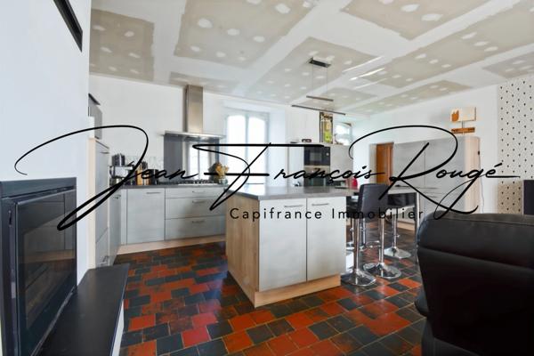 Saint-Germain d'elle, maison à finir de rénover avec trois chambres, dépendances et 2 hectares de terrain !!!