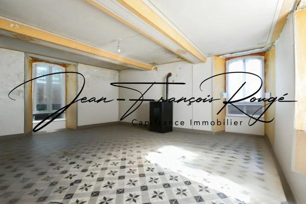 Saint-Germain d'elle, maison à finir de rénover avec trois chambres, dépendances et 2 hectares de terrain !!!