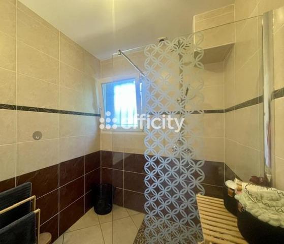 Maison
         5 pièces
        - 167 m² Exclusivité 410 000 € *