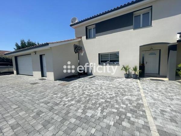 Maison
         5 pièces
        - 167 m² Exclusivité 410 000 € *
