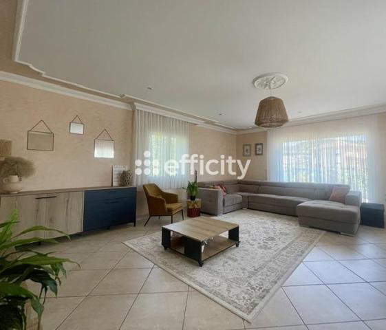 Maison
         5 pièces
        - 167 m² Exclusivité 410 000 € *