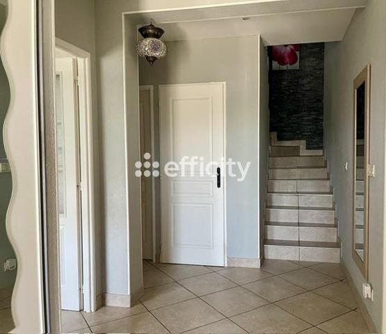 Maison
         5 pièces
        - 167 m² Exclusivité 410 000 € *