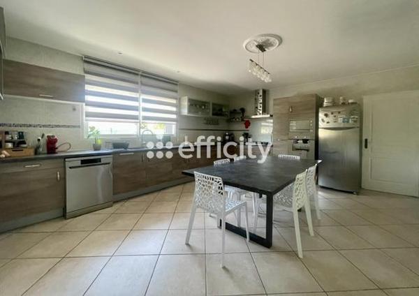 Maison
         5 pièces
        - 167 m² Exclusivité 410 000 € *