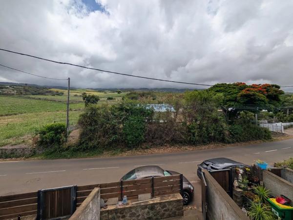 ETANG SAINT-LEU  (≈ 400 m alt) – T3 VUE MER PANORAMIQUE – 70 m² – 210 000 € HAI