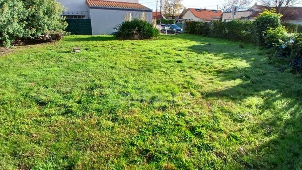 Terrain à vendre de 310,00 m² REZE (44), exposition Sud-Est / Sud-Ouest