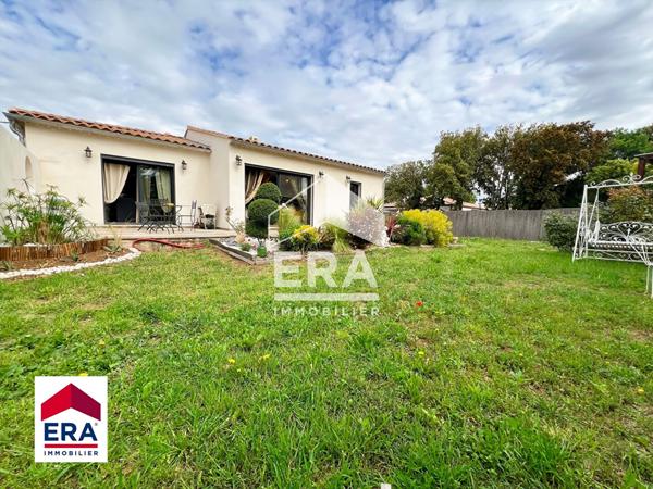 Maison contemporaine de plain-pied avec jardin et garage