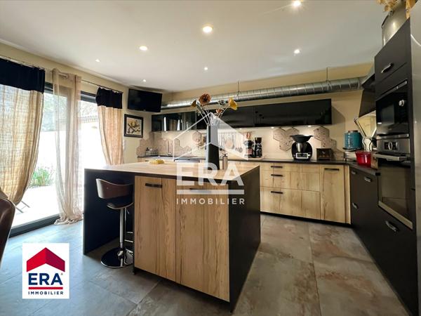 Maison contemporaine de plain-pied avec jardin et garage