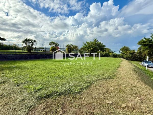 Beau terrain plat à bâtir aux Trois-ilets.