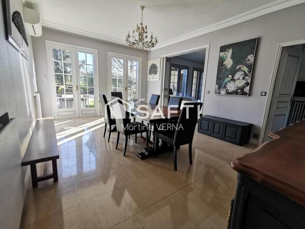 Maison d'architecte en ville - grand jardin - piscine