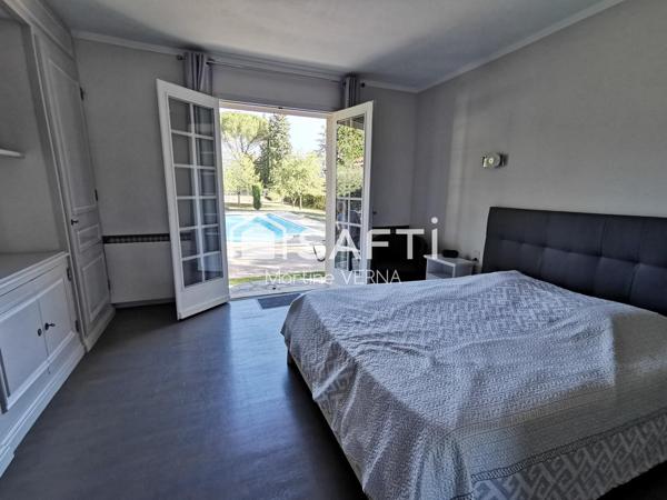 Maison d'architecte en ville - grand jardin - piscine