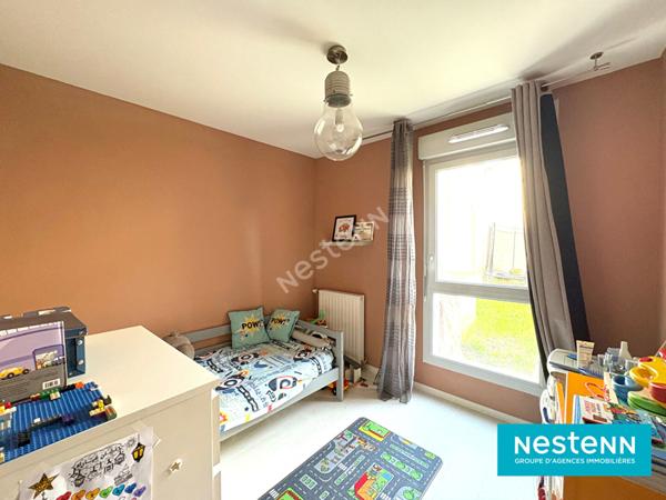 T4, REZ-DE-JARDIN, 3 CHAMBRES , GARAGE DOUBLE , LUMINEUX