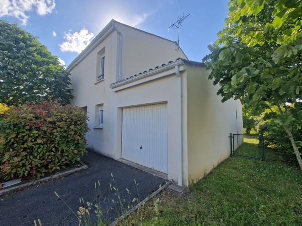 Maison à vendre 4 pièces SAINT JEAN D'ANGELY (17)- 78 m²- 3 chambres- garage- jardin