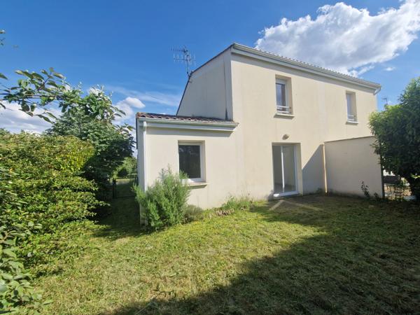 Maison à vendre 4 pièces SAINT JEAN D'ANGELY (17)- 78 m²- 3 chambres- garage- jardin
