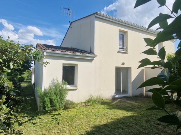 Maison à vendre 4 pièces SAINT JEAN D'ANGELY (17)- 78 m²- 3 chambres- garage- jardin