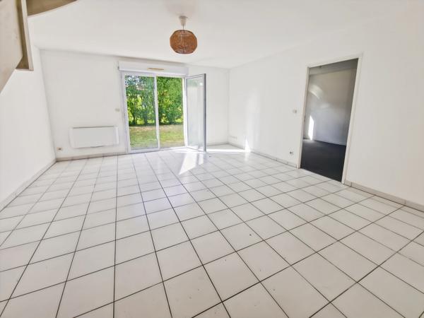 Maison à vendre 4 pièces SAINT JEAN D'ANGELY (17)- 78 m²- 3 chambres- garage- jardin