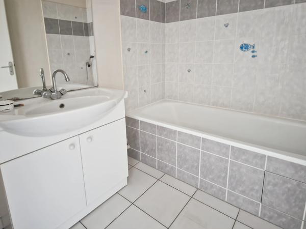 Maison à vendre 4 pièces SAINT JEAN D'ANGELY (17)- 78 m²- 3 chambres- garage- jardin