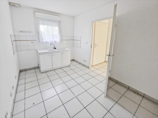 Maison à vendre 4 pièces SAINT JEAN D'ANGELY (17)- 78 m²- 3 chambres- garage- jardin