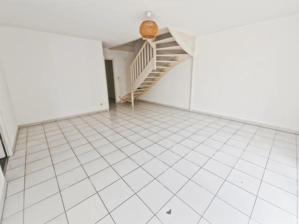 Maison à vendre 4 pièces SAINT JEAN D'ANGELY (17)- 78 m²- 3 chambres- garage- jardin