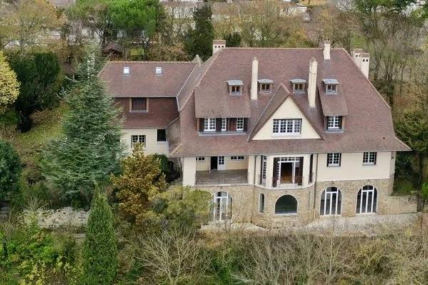 Villa de prestige-434 m2-terrain env 10 000m2