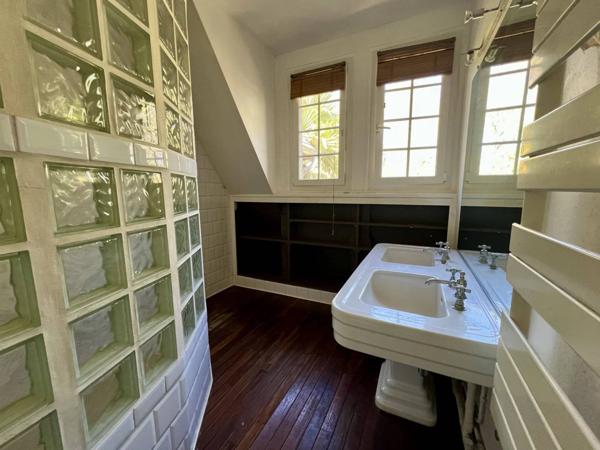 Villa de prestige-434 m2-terrain env 10 000m2