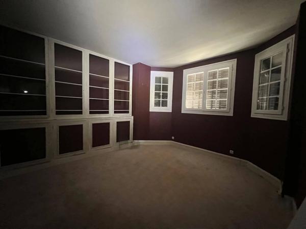 Villa de prestige-434 m2-terrain env 10 000m2