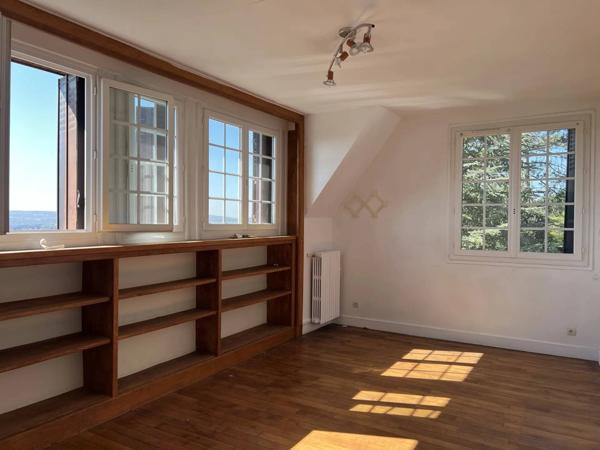 Villa de prestige-434 m2-terrain env 10 000m2