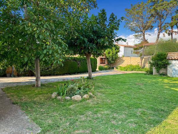 Dpt Pyrénées Orientales (66) - À vendre Villa 139 m² avec Terrasse – Piscine – Garage – Dépendances – Terrain de 1 000 m² environ