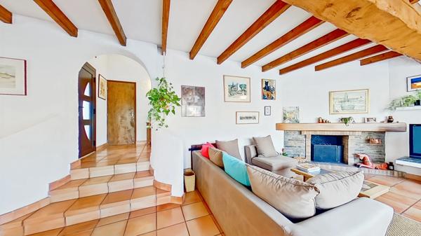 Dpt Pyrénées Orientales (66) - À vendre Villa 139 m² avec Terrasse – Piscine – Garage – Dépendances – Terrain de 1 000 m² environ