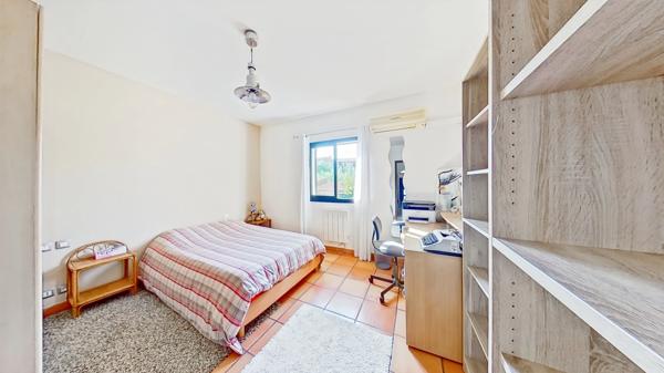 Dpt Pyrénées Orientales (66) - À vendre Villa 139 m² avec Terrasse – Piscine – Garage – Dépendances – Terrain de 1 000 m² environ