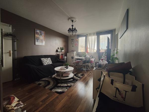APPARTEMENT RENOVE DE 65 M² AVEC CAVE ET PARKING AU DERNIER ETAGE D'UN IMMEUBLE DE STANDING EN PIERRE DE TAILL Beauvais (60000)