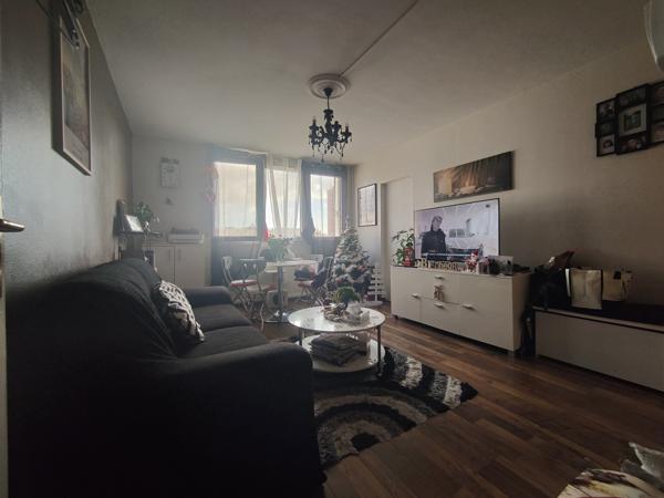APPARTEMENT RENOVE DE 65 M² AVEC CAVE ET PARKING AU DERNIER ETAGE D'UN IMMEUBLE DE STANDING EN PIERRE DE TAILL Beauvais (60000)