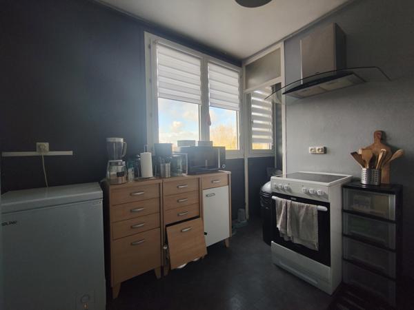 APPARTEMENT RENOVE DE 65 M² AVEC CAVE ET PARKING AU DERNIER ETAGE D'UN IMMEUBLE DE STANDING EN PIERRE DE TAILL Beauvais (60000)