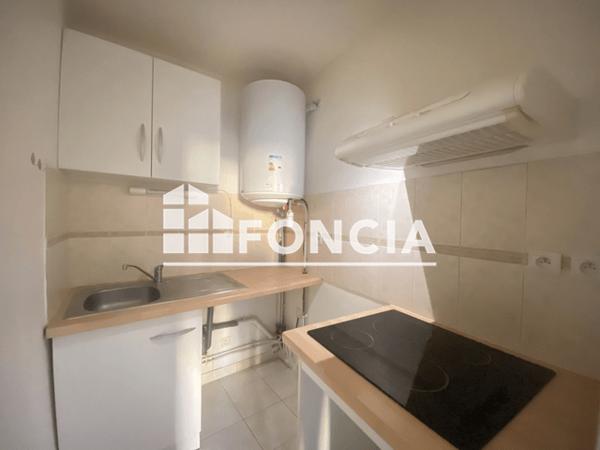 Location Appartement 2 pièces 35.3 m² - 14 RUE SAINT JULIEN Uzes 30700