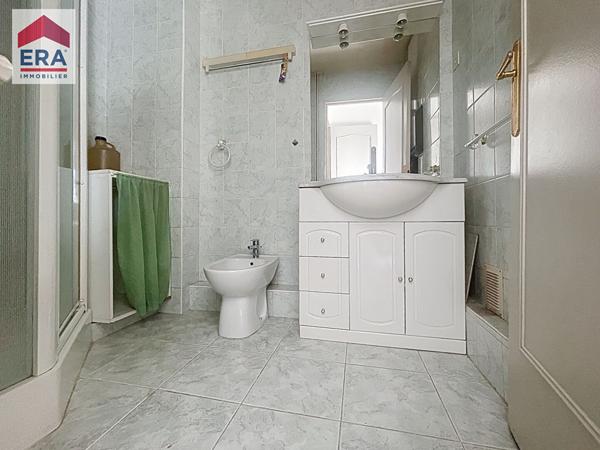 A VENDRE MARSEILLE 13014 SAINTE MARHE APPARTEMENT TYPE 4 AVEC BALCON .