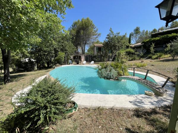 Maison
         9 pièces
        - 265 m² Bien prestige 995 000 € *