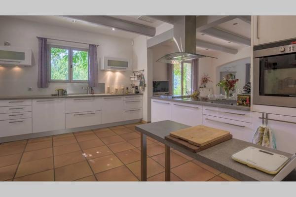 Maison
         9 pièces
        - 265 m² Bien prestige 995 000 € *