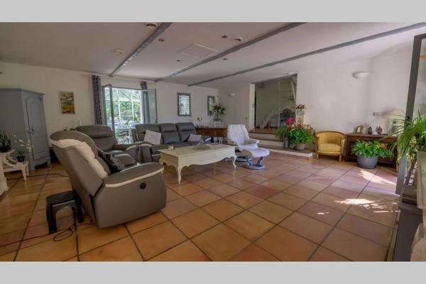 Maison
         9 pièces
        - 265 m² Bien prestige 995 000 € *